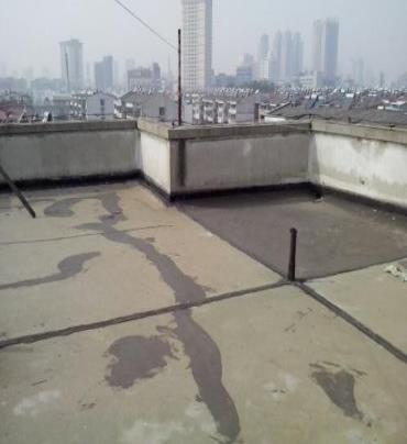 哈密漏水维修 楼顶漏水是什么原因，楼顶漏水维修方法是什么?